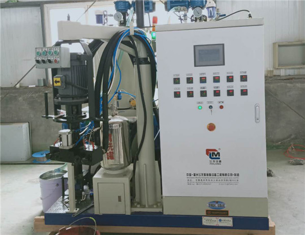 聚氨脂弹性体浇注机1